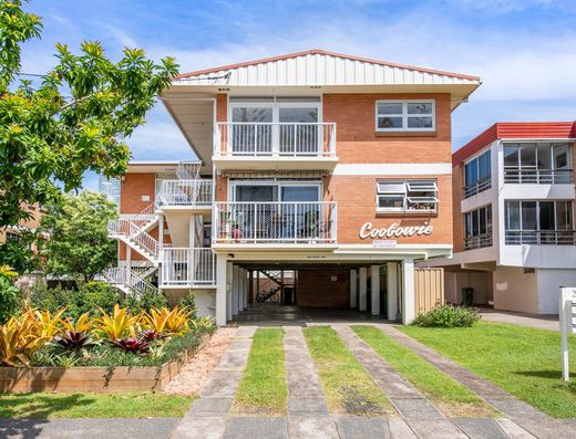 Recently renovated 2 bedroom unit!