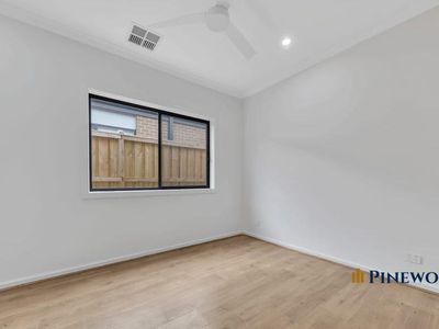 8 Uttar Way, Rockbank
