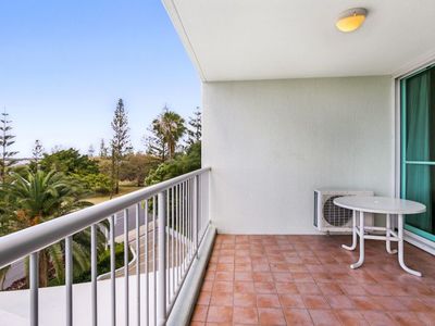 305 / 182 Marine Parade, Labrador