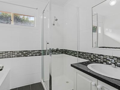 8 Buckingham Pl, Frankston South