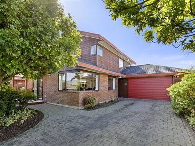 28 De Menech Grove, Avalon