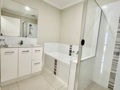 1 / 5 Corack Avenue, Cambooya