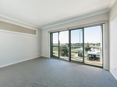 354 Boardwalk Boulevard, Point Cook