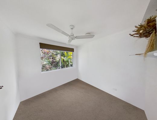 3 Bedroom home with established garden and solar power image 9