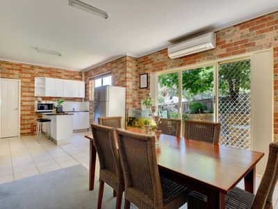 2 Camphorwood Close, Jerrabomberra