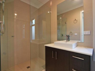1 / 4 West Street, West Footscray