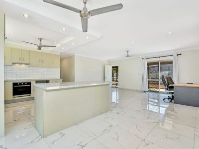 2 Tiverton Court, Moulden