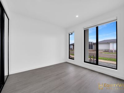 13 Marsdenia Street, Manor Lakes