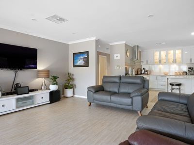 46 Longmore Parade, Broadwood