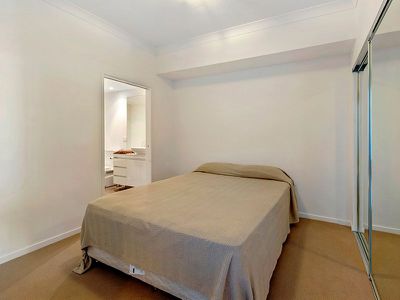 605 / 43 Harbour Town Drive, Biggera Waters