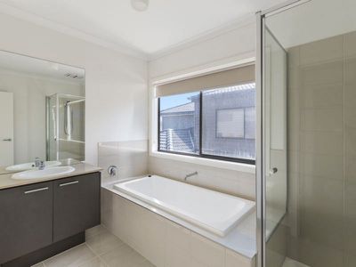 127 Bondi Parade, Point Cook