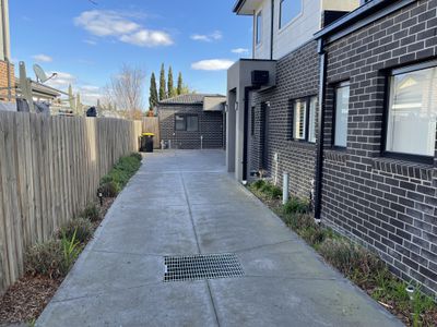2 / 37 Watt Avenue, Oak Park