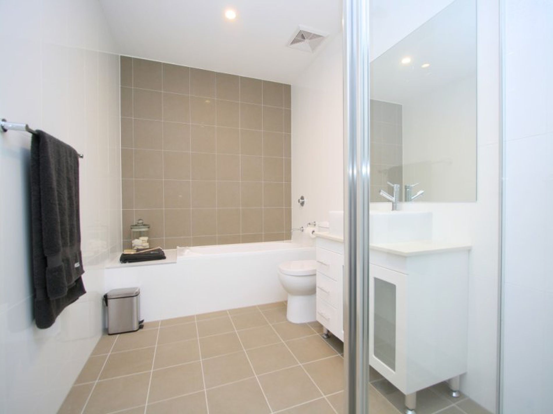 F107 / 1-9 The Broadway, Punchbowl