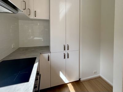 1 / 10 Templewood Crescent, Avondale Heights