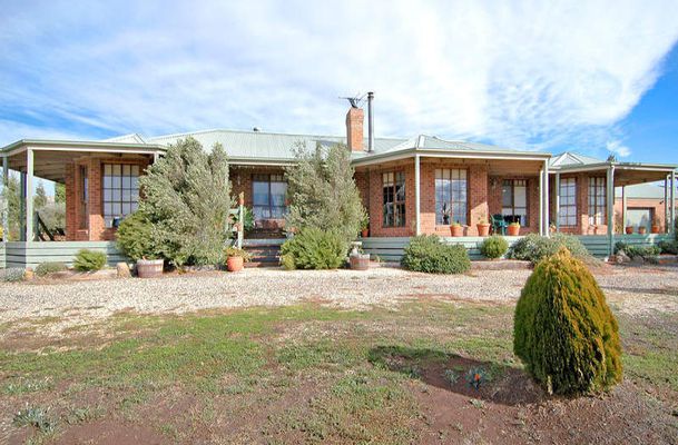 35 The Panorama, Mickleham