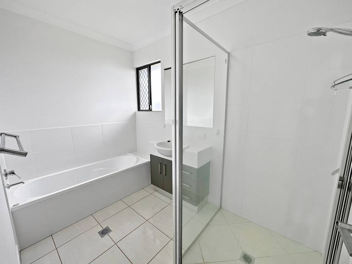 11 Rosenberg St, Atherton