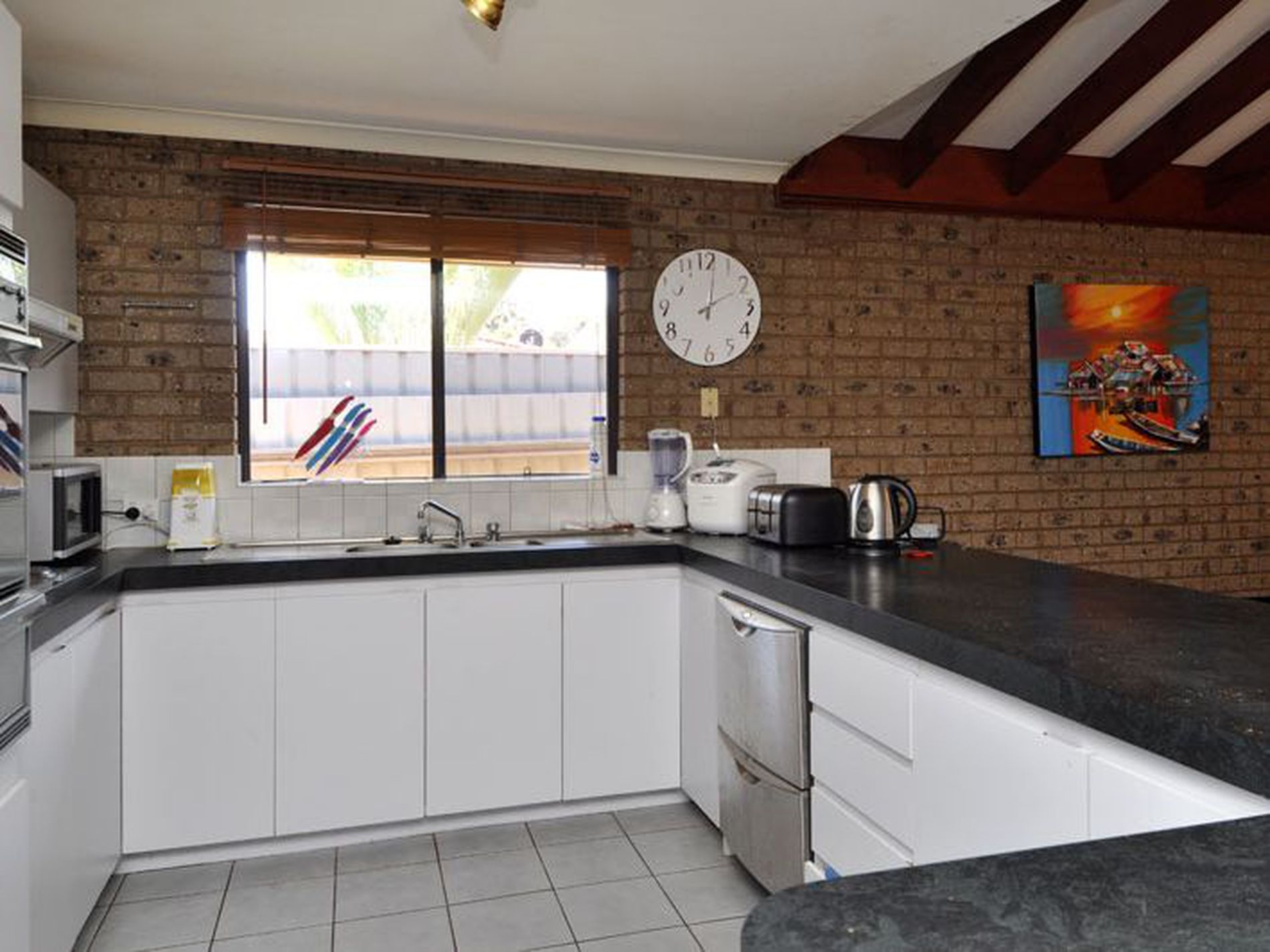 9 Compton Court, Hannans