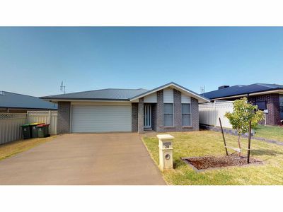 28 Sherrard Crescent, Dubbo