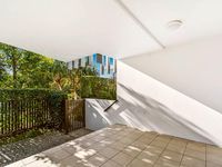10 Grand Pde , Kawana Island