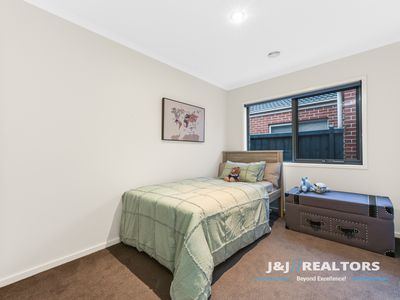 38 Charlbury Crescent, Cranbourne North