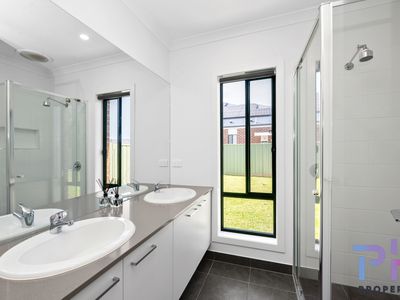 6 Willowbank Court, Epsom