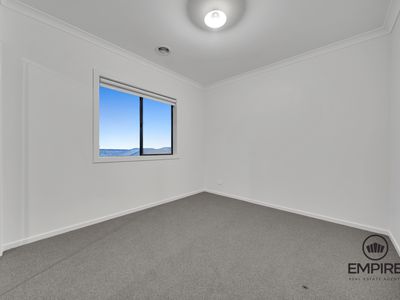 100 Clara Drive, Clyde North