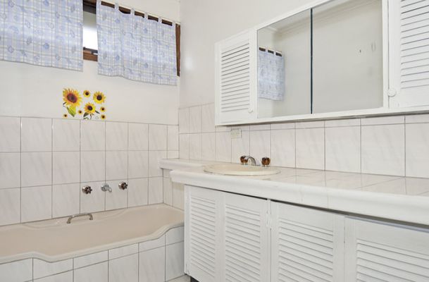 7 Elvin Crescent, Gladstone Park
