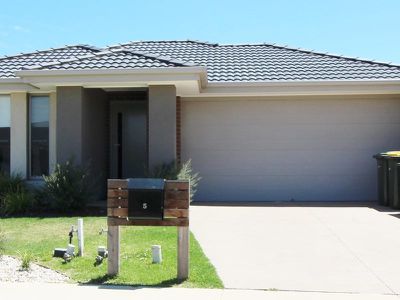 5 Middleton Road, Armstrong Creek