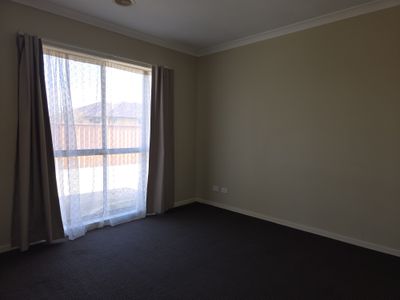 2 / 23 Mayfield Grove, Altona Meadows