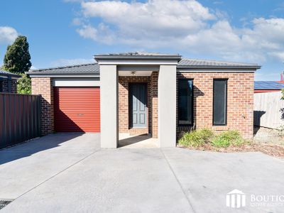 2 / 8 Gayle Court, Clayton South