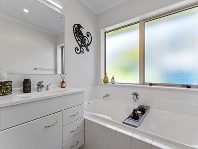 7 Omana Avenue, Shelly Beach, Helensville