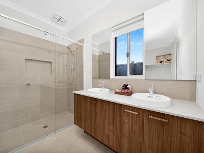 10 Ardisia Way, Manor Lakes