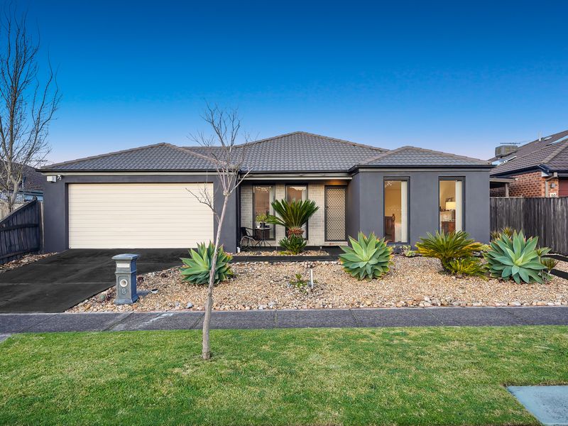 8 Westmoreland Avenue, Cranbourne North