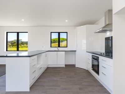 20 Journeys End, Tapora