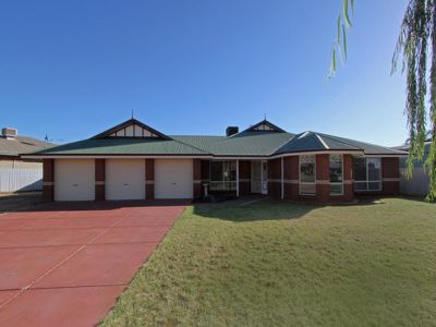 4 McGillivray Crescent, Somerville