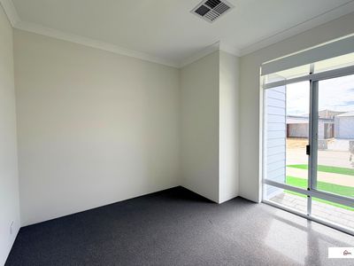 13 Magnolia Way, Lakelands