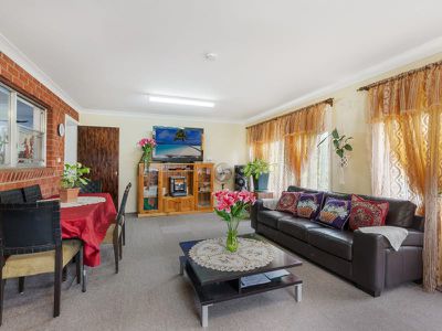 30 Hilltop Crescent, Campbelltown