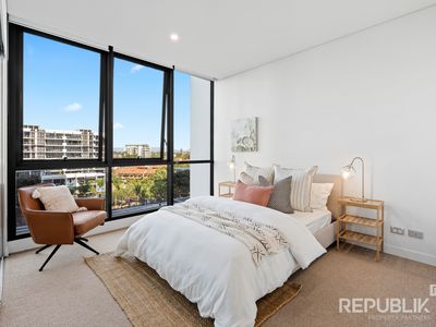 706 / 2 Como Crescent, Southport