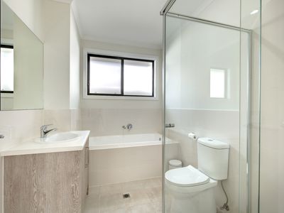 8 Johnstone Court, Evanston Gardens