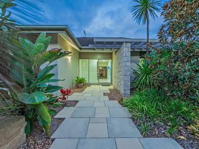 6 Barrington Crescent, Wakerley