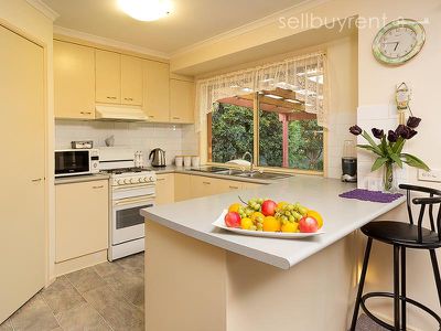 48 KINGFISHER DRIVE, Wodonga