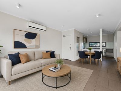 8 Hinterland Close, Lynbrook