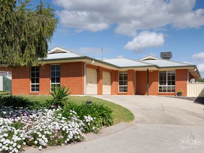 2 LODDON COURT, Wodonga