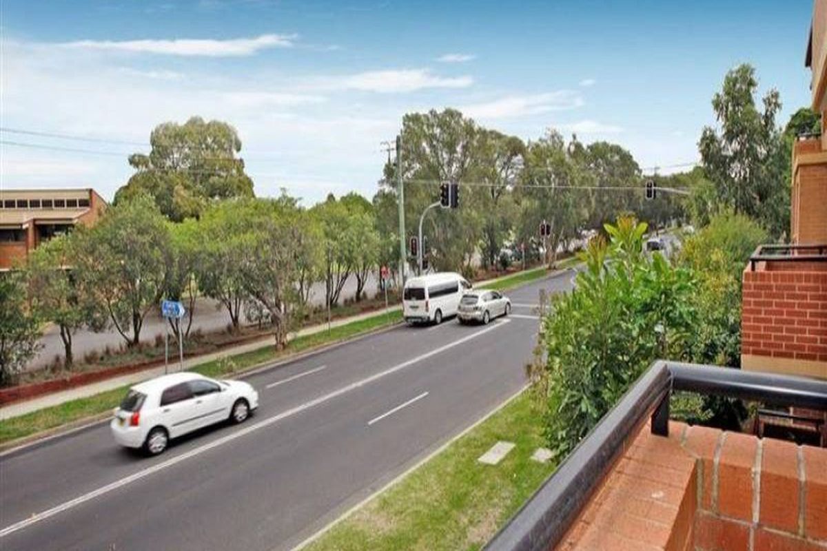 8 / 50 Henley Road, Homebush West