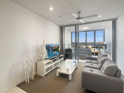 1077 / 16 Hamilton Place, Bowen Hills