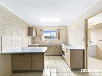 3 / 3 King Street, Urangan