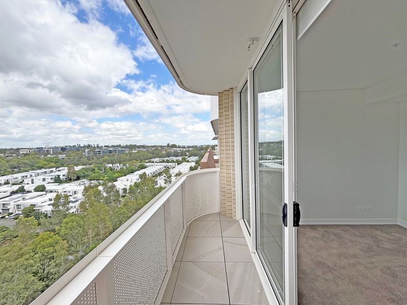 1111 / 21 Spurway Drive, Norwest