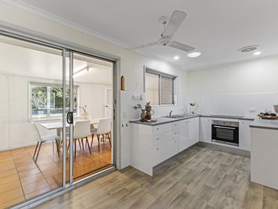 10 Dorunda Avenue, Beachmere