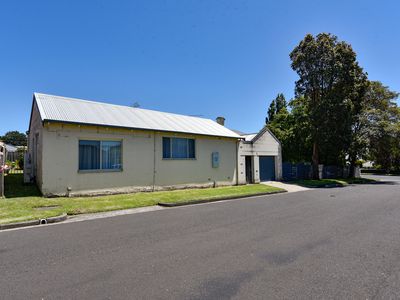 20 Lake Terrace East, Mount Gambier