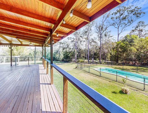 Enter Acreage Freedom with Exceptional Multi-Generational Versatility image 7